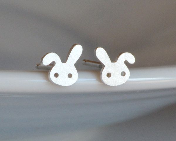 Cool bunny gifts for Easter: Bunny earrings by Huiyi Tan