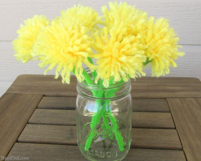 Flower crafts for kids: Easy Tassel Flowers by BrenDid