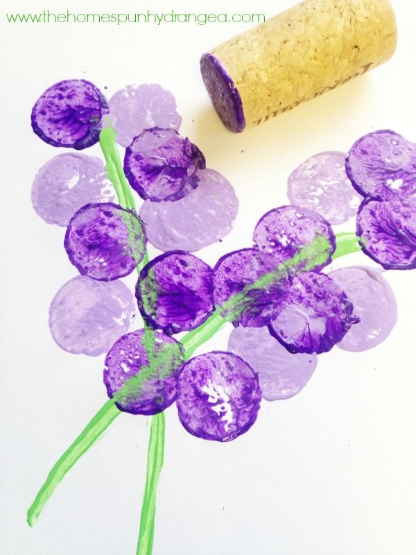 Flower crafts for kids: Wine Cork Stamp Flowers by The Homespun Hydrangea