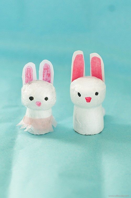 Fun and easy Easter crafts with household objects: Cork Bunnies by Willowday