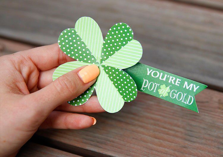 Free St. Patrick's Day printables: St. Patrick's Pins from Mom.Me