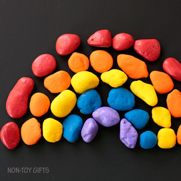 Easy rainbow crafts for kids: Painted rainbow stones at Non Toy Gifts