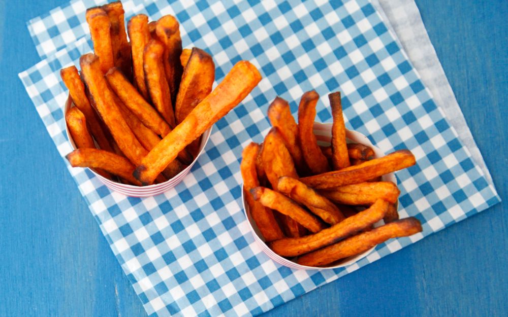 No-sugar-added after school snacks: Lots of good nutrients in these slightly sweet Cinnamon Sweet Potato Fries at Weelicious. 