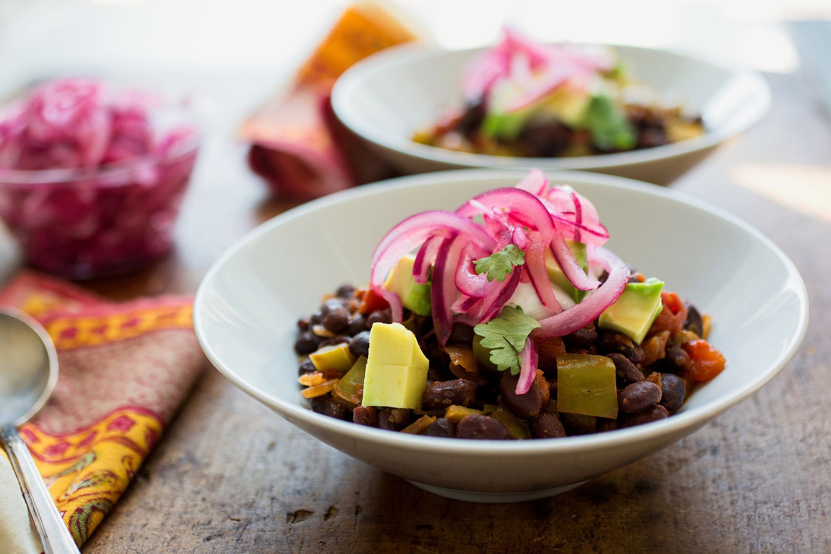 Cool Mom Eats weekly meal plan: This Vegetarian Skillet Chili only takes 30 minutes and is a great way to introduce #MeatlessMonday to picky eaters | The New York Times (photo: Andrew Scrivani)
