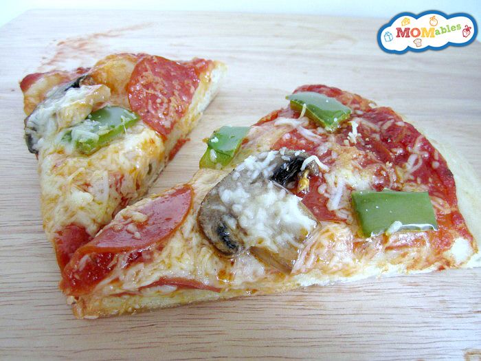 Freezer toddler recipes: DIY Frozen Pizza | Momables