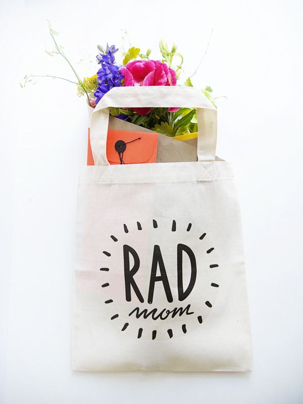 homemade Mother’s Day gifts: Homemade rad mom totebag | oh happy day