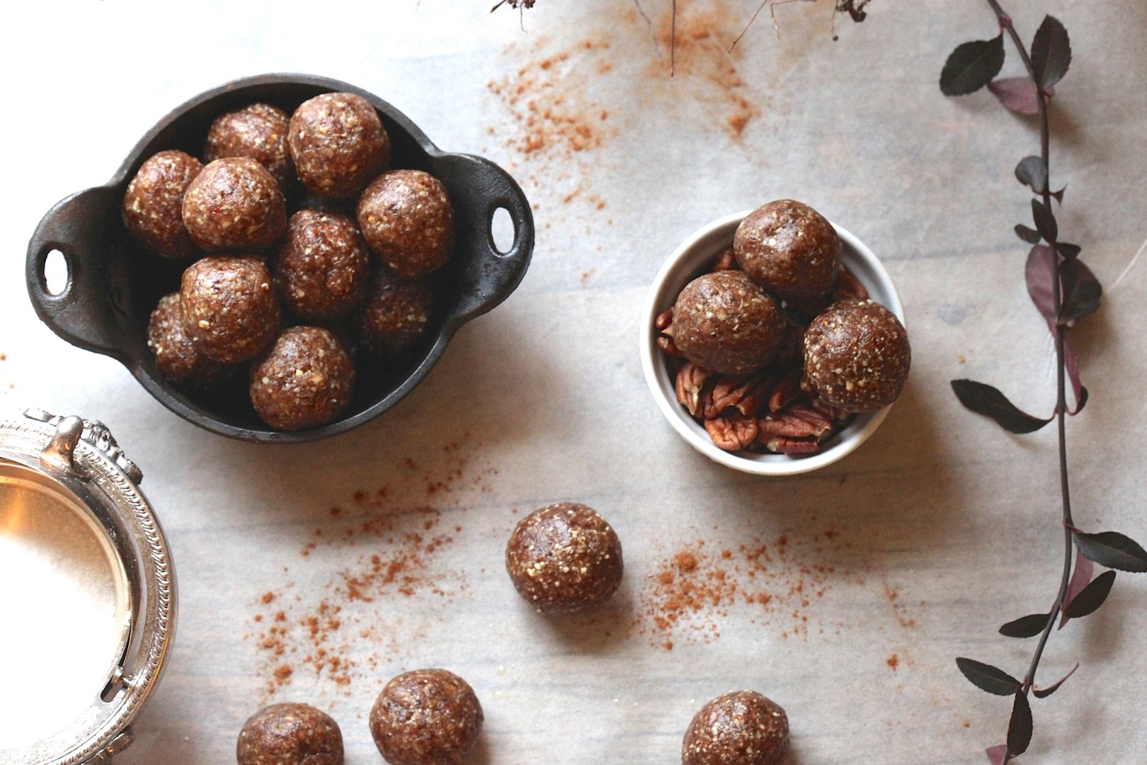 One-handed breastfeeding snacks: These Maple Pecan Pie Balls at Laura Lea Balanced hit the spot!