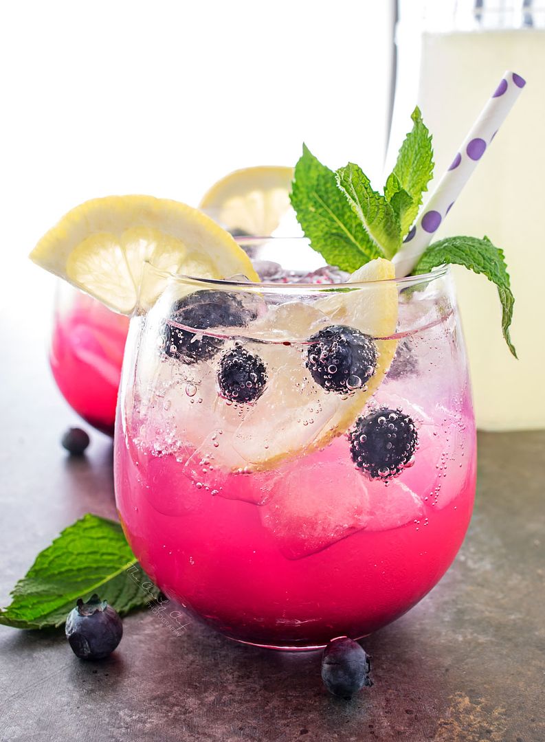 Fruity lemonade recipes for spring and summer: How pretty is this Sparkling Blueberry Lemonade at The Chunky Chef?