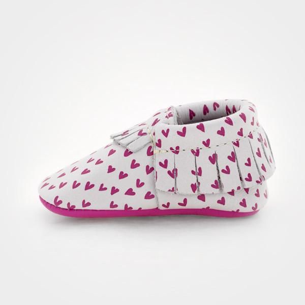 Valentine's Day gifts for babies: Love these Sweetheart Moccasins at Freshly Picked. So cute!