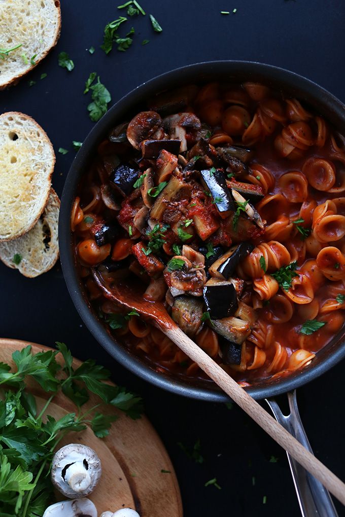 One pot pasta recipes: This One-Pot Vegan Pasta is seriously calling my name. Which is probably a good thing since, unlike some pasta dishes, it's loaded with veggies. | Minimalist Baker