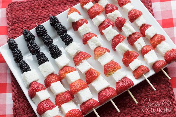 4th of July treats kids can make themselves: American Flag Kabobs | Amanda's Cookin'