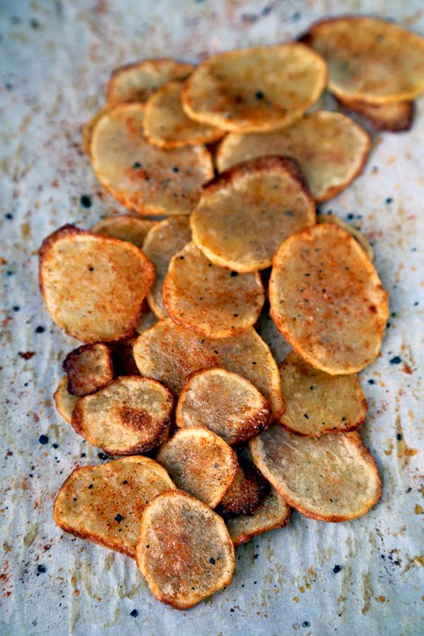 Allergy free snack recipes: These Baked Potato Chips with Paprika and Salt are the ultimate comfort food, whether in a lunchbox or fresh out of the oven. 