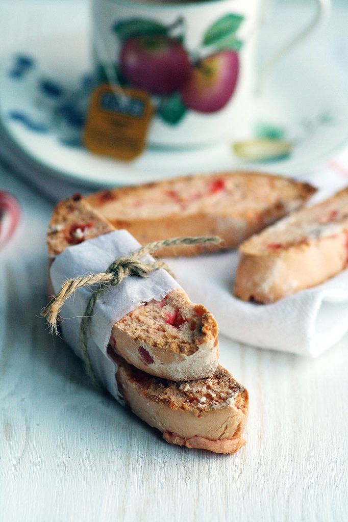 Candy cane recipes: Such a sophisticated, not-too-sweet recipe! Excited to try this Candy Cane Biscotti at Savory Bites. 