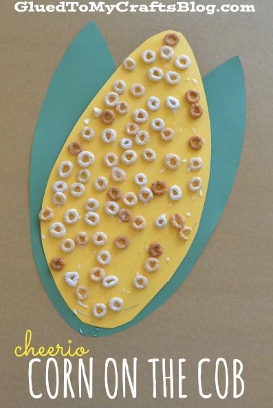 Thanksgiving crafts for kids: Guilt-free nibbling with this Cheerio Corn on the Cob at Glued to My Crafts Blog. So cute!