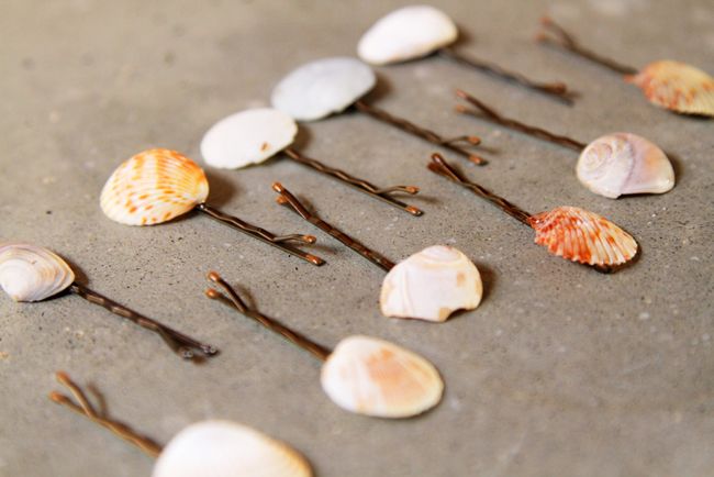 Use tiny shells and bobby pins to make these pretty summer clips | Tutorial via Swell