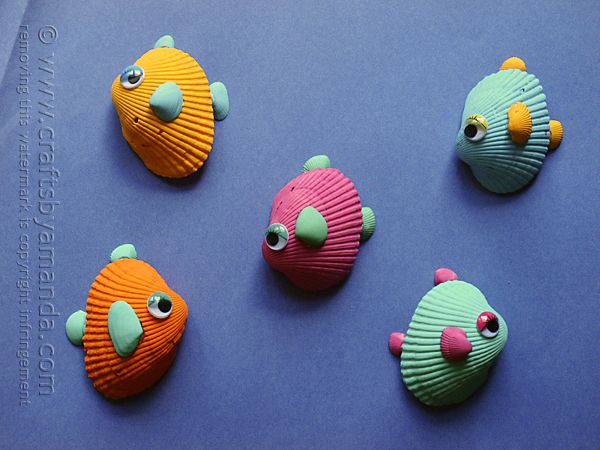 Little kids can paint big and little seashells to make tropical fish art | Crafts by Amanda