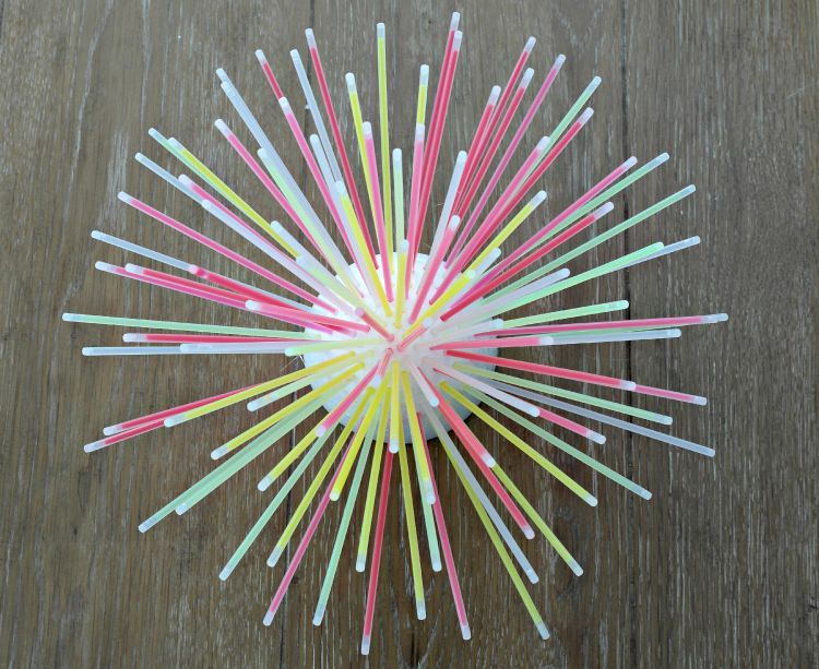 Backyard party ideas: Glowstick Centerpieces by The Cards We Drew