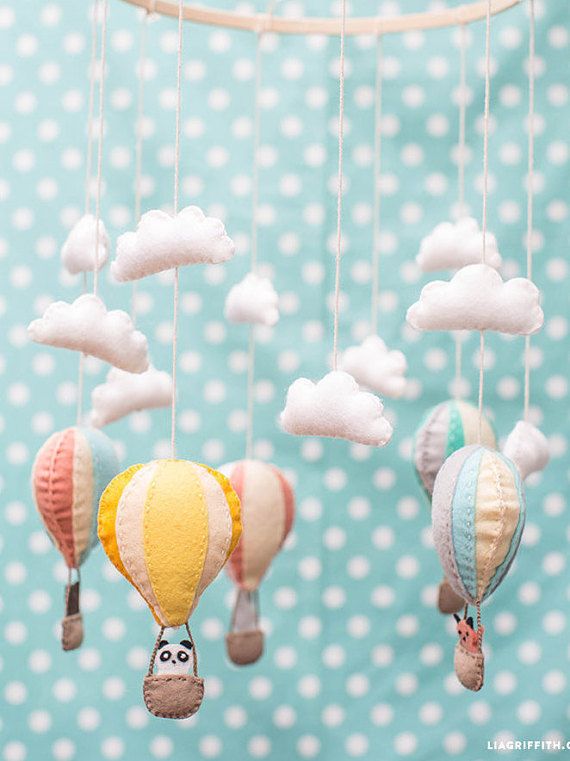 Love the colors on this Hot Air Balloon Mobile DIY Kit at Felt on the Fly. So sweet!
