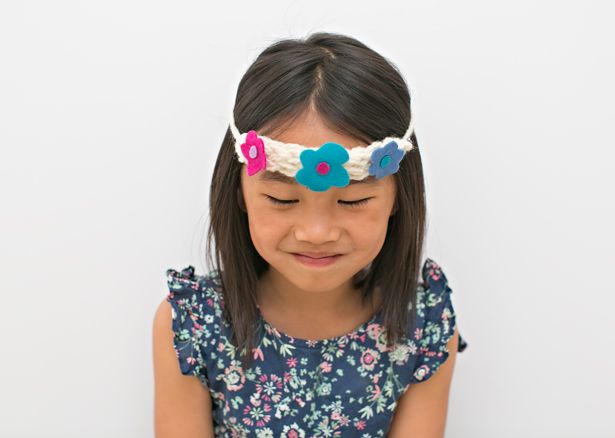 Flower crafts for kids: DIY Finger Knit Flower Crown by Hello, Wonderful