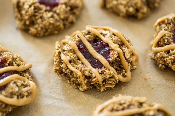 Allergy free snack recipes: Try these Flourless Thumbprint Breakfast Cookies for a substantial mid-afternoon snack or breakfast on the go! 