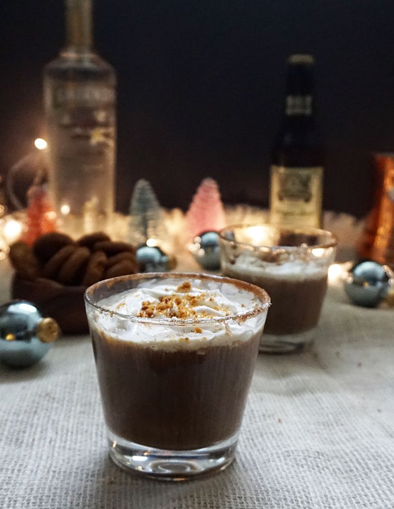 Holiday cocktails and mocktails: Can't wait to try this Gingerbread White Russian at Bijoux & Bits. Yum!