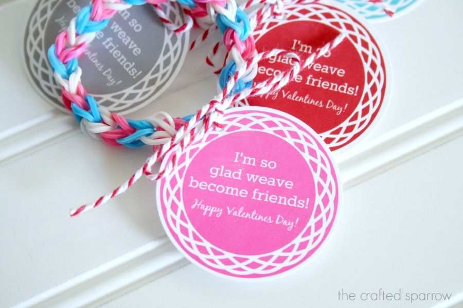 Loom bracelet Valentine cards | Cool Mom Picks