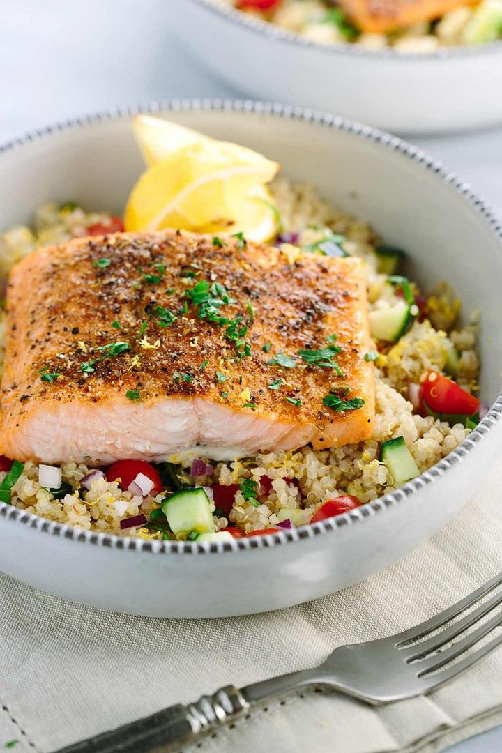 The only 5 tips you need to cook salmon perfectly + a great recipe for Mediterranean Spiced Salmon and Vegetable Quinoa by Jessica Gavin
