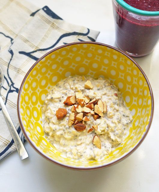 Foods that help sleep: Complex carbs and almonds are great for preventing sleeplessness, like in this great overnight oatmeal recipe | Cool Mom Eats