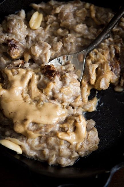 This Early Morning Peanut Butter Banana Oatmeal is a pregnancy powerhouse. Thanks, Oh She Glows!