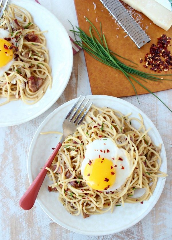 One pot pasta recipes: Thanks to Whitney Bond for simplifying this classic One Pot Pasta Carbonara, which I can now make any night of the week. 