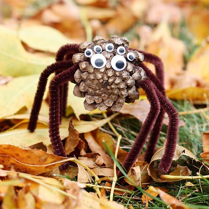 These Pine Cone Spiders from Fireflies and Mudpies are the perfect combination of spooky and cute. Brilliant! 