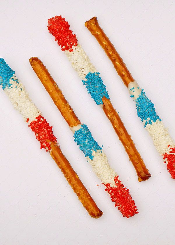 4th of July treats kids can make themselves: Firecracker Sparklers | Frosting and a Smile