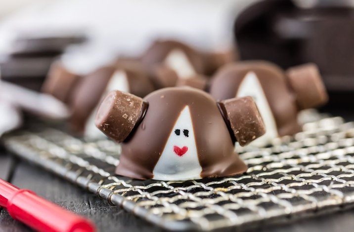 May the Fourth recipes: Love these sweet Princess Leia Oreo Truffles at The Cookie Rookie. 