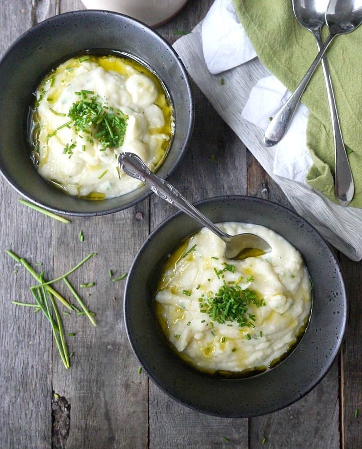 It may look like a guilty pleasure, but this Roasted Garlic and Chives Cauliflower Mash is as healthy as it is delicious. | Healthy Recipe Ecstasy 