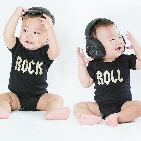 Creative birth announcement ideas for twins: Love this Rock and Roll Onesie Set at Buzz Bear Studio. 