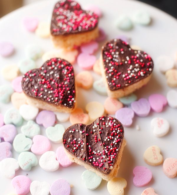 Last-minute Valentine's Day Treats: These S'mores Crispy Hearts are a winning combination of s'mores and rice crispy treats. Thanks, Pretty Plain Janes!