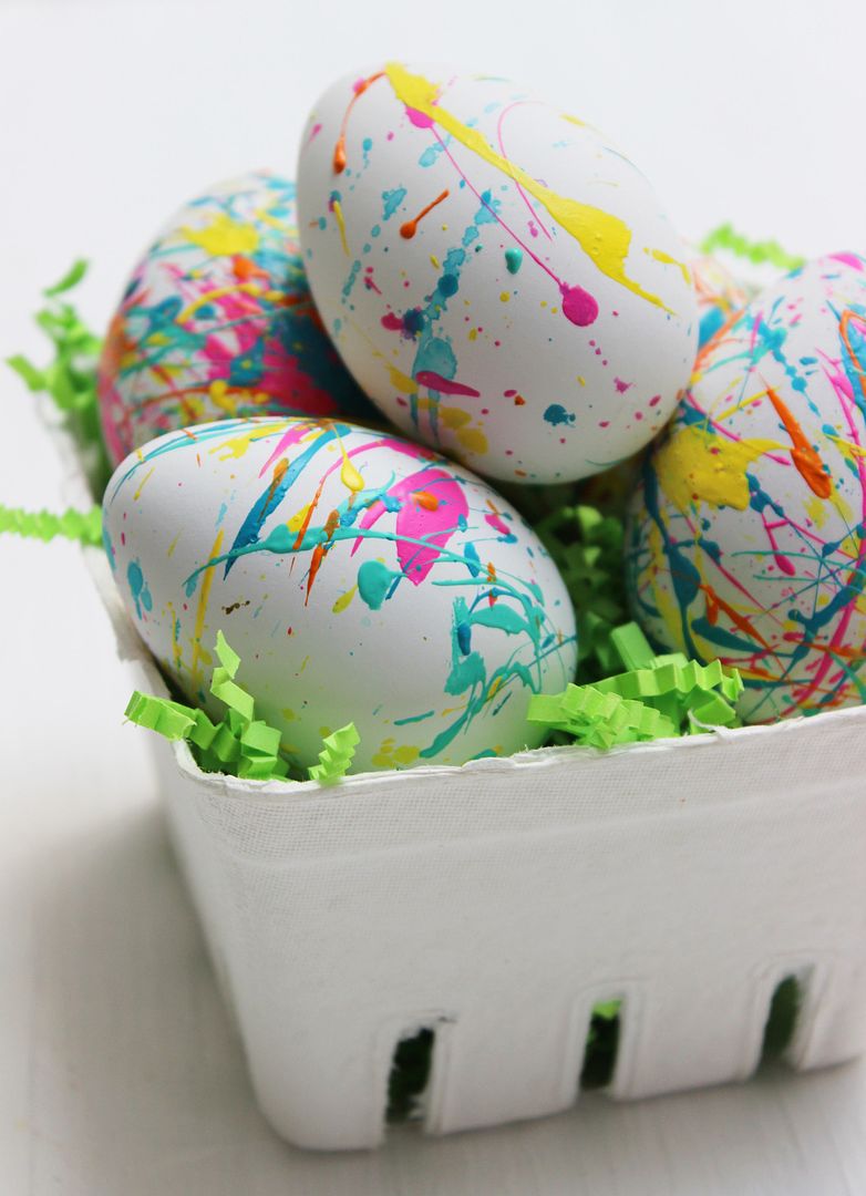 Easter egg decorating ideas: Splatter Paint Easter Eggs by Jane Can - fun!