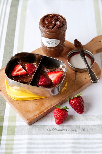 School lunch ideas for picky eaters: No-nut homemade Nutella recipe at MOMables