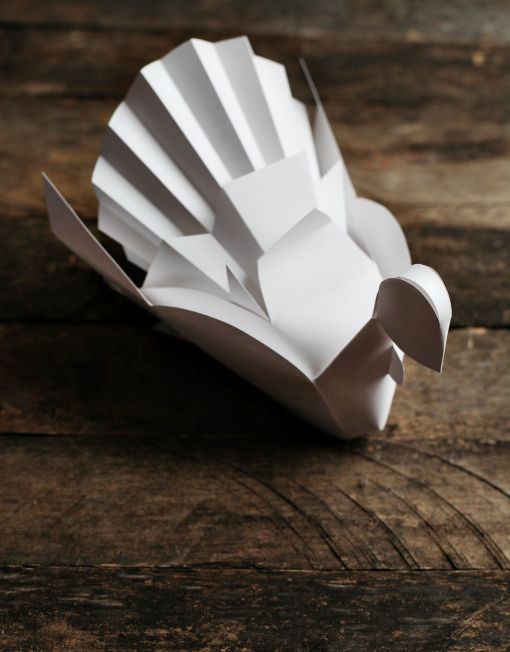 Fun Thanksgiving printables: Thankful turkey paper craft from Smallful