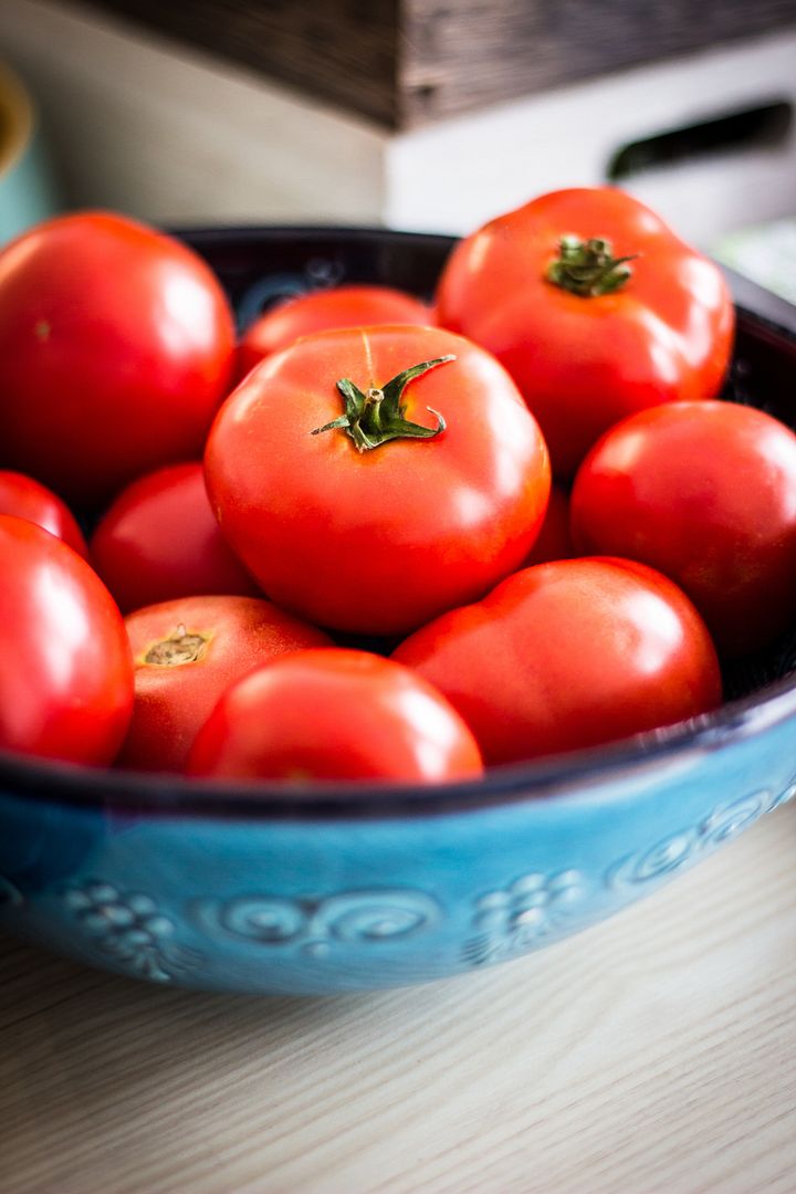 One of the best things about community supported agriculture boxes are the fresh tomatoes, which put store-bought to shame. But is that enough to make them worth it for your family? Tips for figuring it out. | Cool Mom Eats 