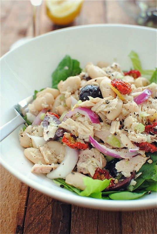 No-cook dinner recipes: Tuna and beans have never tasted so glamorous as in this Tuscan Tuna and White Bean Salad. | Bev Cooks