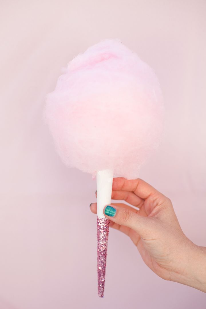 Unicorn birthday party ideas: cotton candy on sparkle sticks from The Alison Show