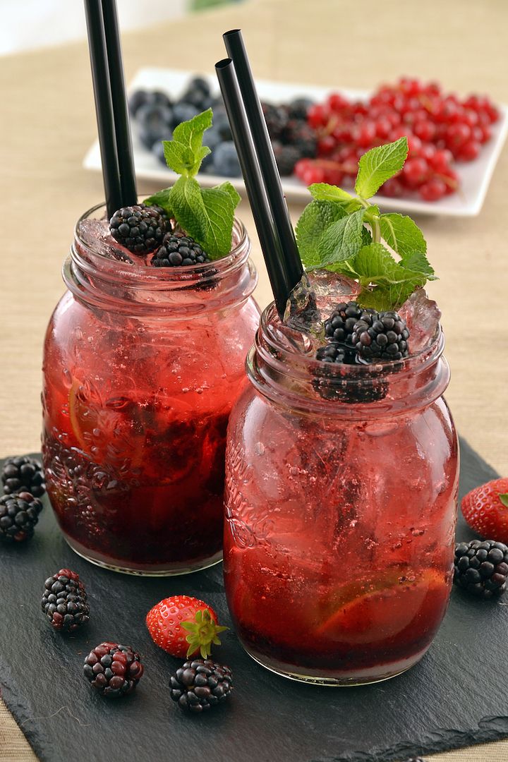 Starbucks copycat recipes: These Very Berry Hibiscus Refresher Drinks from Fit and Fab are a delicious, cost-effective alternative to the store-bought version! 